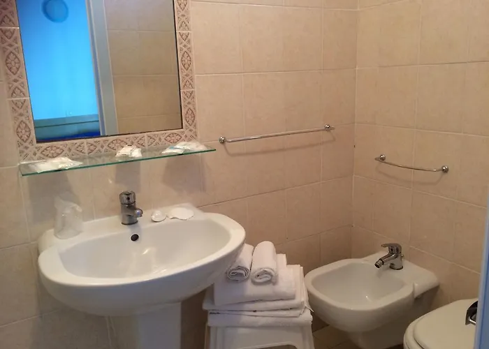 Mercedes فندق 3*