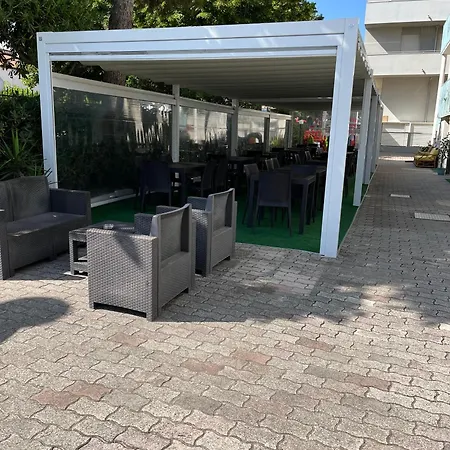 מלון Mercedes 3*
