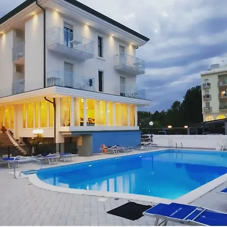 Mercedes מלון 3*